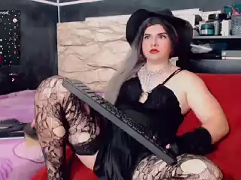 Snapshot of camyl93 chatting on 02/04/25, 02:28 camyl93 online show from 02/04/25, 02:28