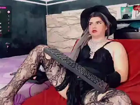 Snapshot of camyl93 chatting on 02/17/25, 02:20 camyl93 online show from 02/17/25, 02:20