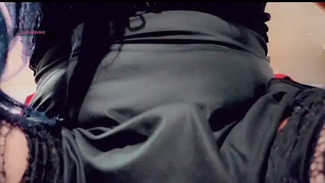 Snapshot of camyl93 chatting on 09/21/25, 03:35 camyl93 online show from 09/21/25, 03:35