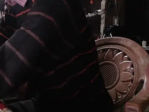 Snapshot of ThethunderPo chatting on 12/17/24, 05:07 ThethunderPo online show from 12/17/24, 05:07