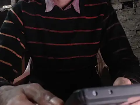 Snapshot of ThethunderPo chatting on 12/17/24, 12:33 ThethunderPo online show from 12/17/24, 12:33