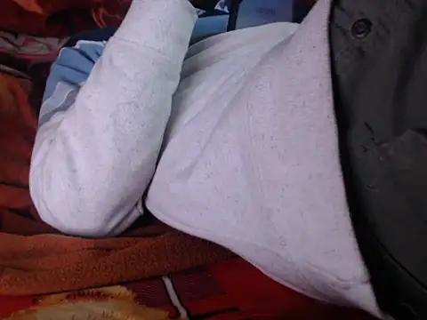 Snapshot of ThethunderPo chatting on 12/21/24, 01:32 ThethunderPo online show from 12/21/24, 01:32