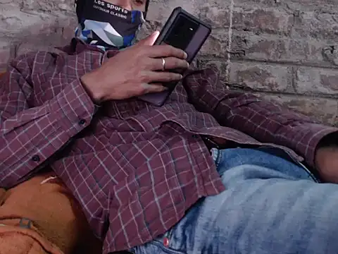 Snapshot of ThethunderPo chatting on 01/14/25, 07:48 ThethunderPo online show from 01/14/25, 07:48