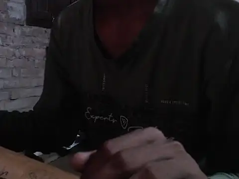 Snapshot of ThethunderPo chatting on 09/14/25, 01:32 ThethunderPo online show from 09/14/25, 01:32