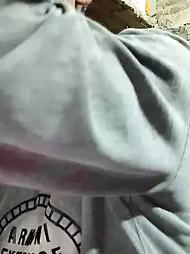 Snapshot of ThethunderPo chatting on 09/16/25, 01:23 ThethunderPo online show from 09/16/25, 01:23