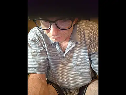 Snapshot of ROBERT0516 chatting on 07/04/26, 05:35 ROBERT0516 online show from 07/04/26, 05:35