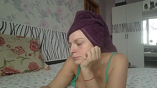 LindaStarS online show from 11/26/25, 06:58