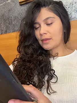 Snapshot of kinky_mila@xh chatting on 06/16/26, 01:52 kinky milaxh online show from 06/16/26, 01:52