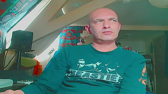 maxhard77 online show from 06/12/26, 09:08