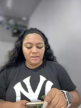 yanza2002 online show from 12/17/24, 02:23