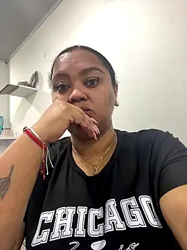 yanza2002 online show from 10/16/25, 11:06