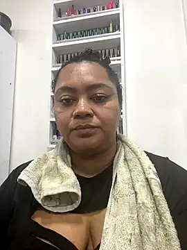 yanza2002 online show from 12/02/25, 11:11