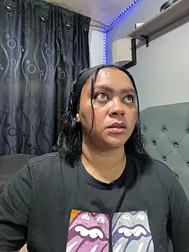 yanza2002 online show from 12/03/25, 11:14