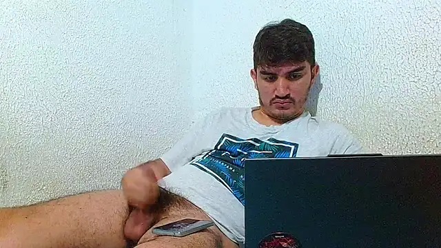 Snapshot of biglatin80 chatting on 03/11/25, 07:15 biglatin80 online show from 03/11/25, 07:15