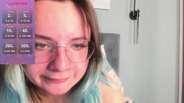 Snapshot of MilaniaCute chatting on 10/27/25, 04:22 MilaniaCute online show from 10/27/25, 04:22