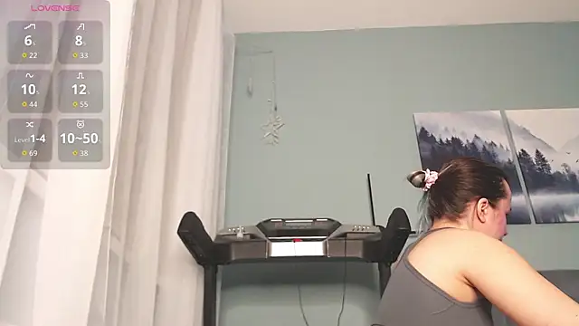 Snapshot of MilaniaCute chatting on 02/16/26, 04:03 MilaniaCute online show from 02/16/26, 04:03