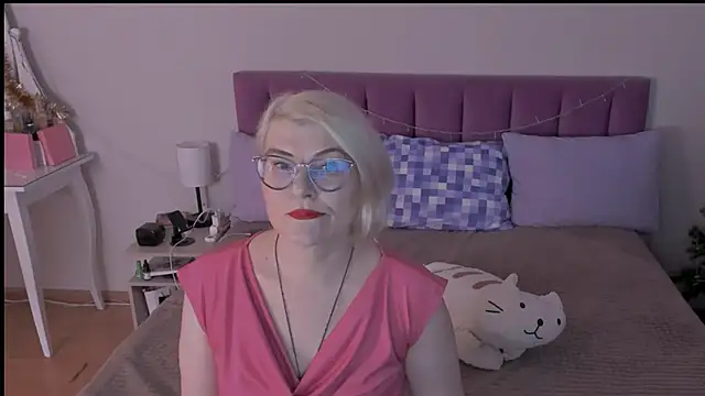 Snapshot of sabrinamacmarren chatting on 01/17/25, 01:24 sabrinamacmarren online show from 01/17/25, 01:24