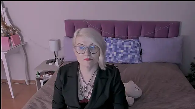 Snapshot of sabrinamacmarren chatting on 01/17/25, 04:26 sabrinamacmarren online show from 01/17/25, 04:26