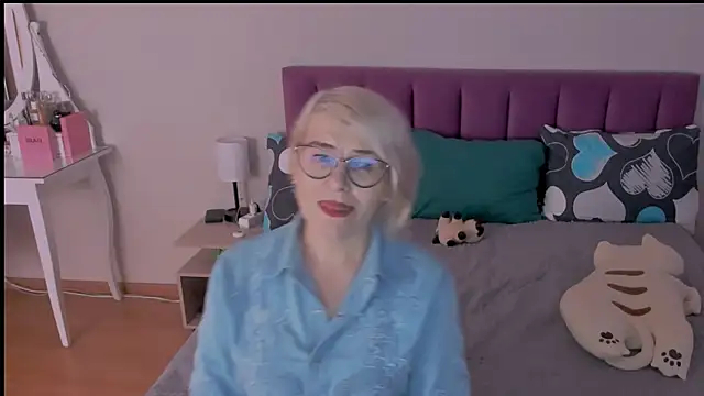 Snapshot of sabrinamacmarren chatting on 01/28/25, 12:00 sabrinamacmarren online show from 01/28/25, 12:00