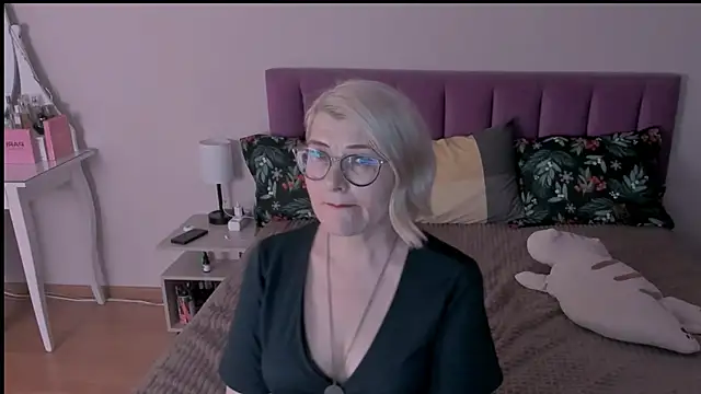 Snapshot of sabrinamacmarren chatting on 02/02/25, 07:25 sabrinamacmarren online show from 02/02/25, 07:25