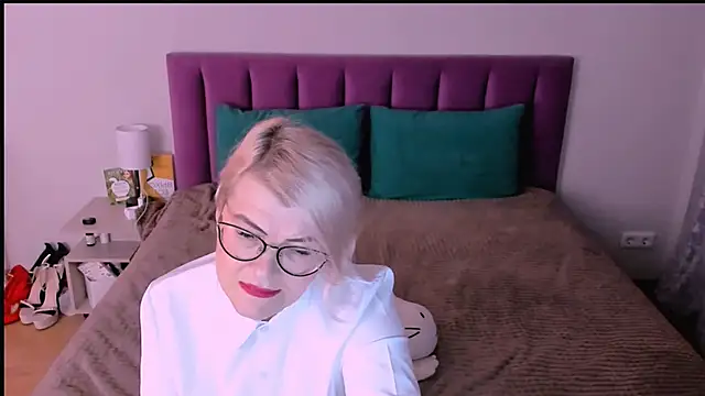 sabrinamacmarren online show from 11/08/25, 02:28