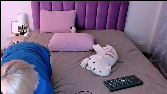 sabrinamacmarren online show from 11/24/25, 09:58