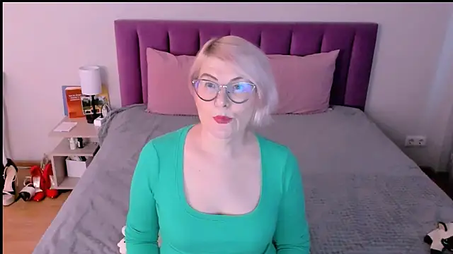 sabrinamacmarren online show from 12/01/25, 07:35