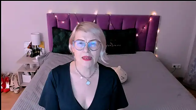 sabrinamacmarren online show from 12/20/25, 04:03