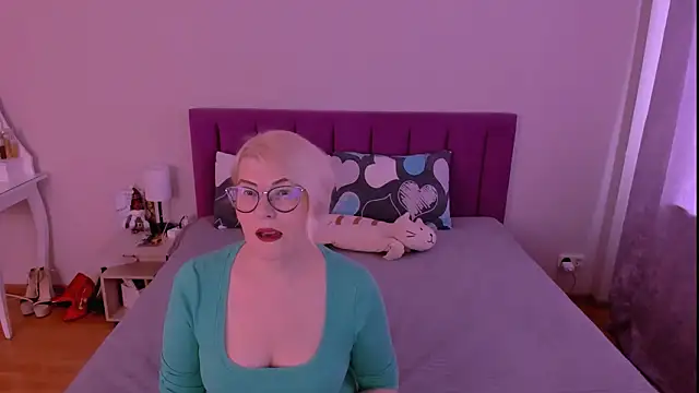 sabrinamacmarren online show from 02/02/26, 09:30