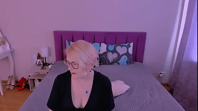 sabrinamacmarren online show from 02/05/26, 07:57