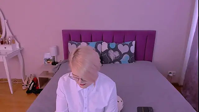 sabrinamacmarren online show from 02/08/26, 08:29