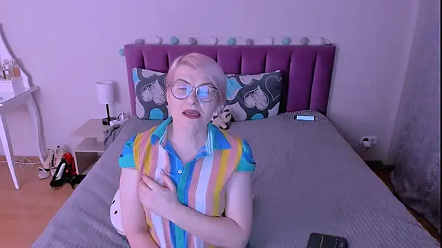 sabrinamacmarren online show from 02/13/26, 04:36