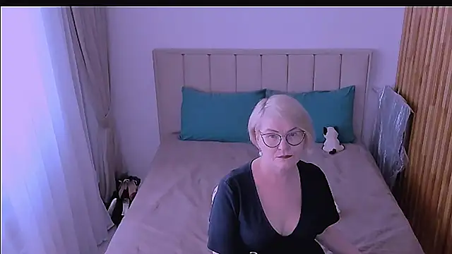 sabrinamacmarren online show from 04/21/26, 01:50