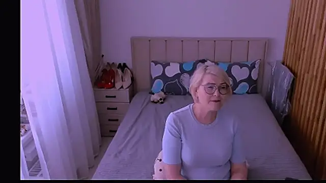 sabrinamacmarren online show from 05/13/26, 02:03