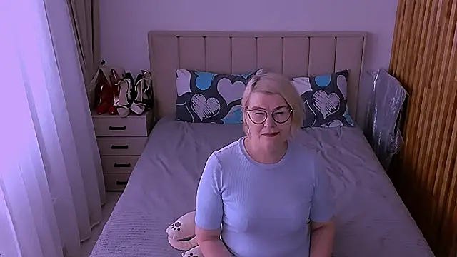 sabrinamacmarren online show from 06/15/26, 01:24
