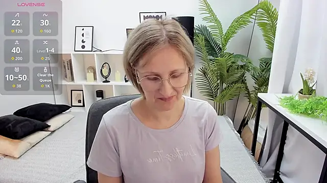 Paris Cherry online show from 09/22/25, 07:49