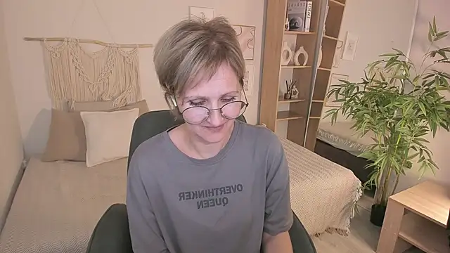 Paris Cherry online show from 10/26/25, 08:26