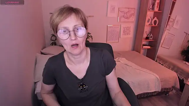 Paris Cherry online show from 04/19/26, 06:10