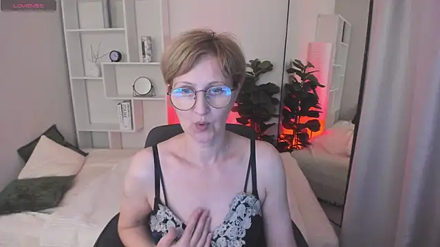 Snapshot of Paris_Cherry chatting on 06/07/26, 04:49 Paris Cherry online show from 06/07/26, 04:49