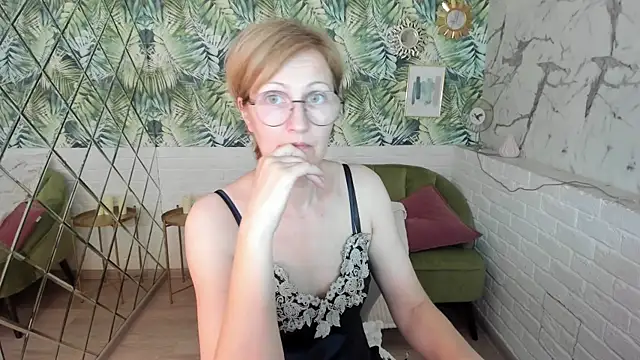 Paris Cherry online show from 06/28/26, 06:03
