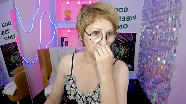 Paris Cherry online show from 07/29/26, 05:55