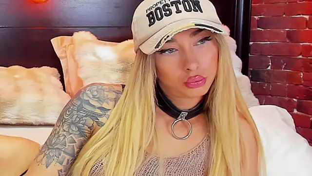 ChristynaRoss online show from 04/06/26, 07:37