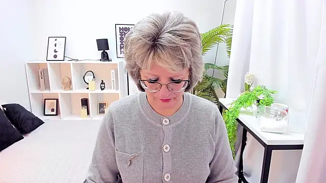 EvelynJoyful online show from 11/17/25, 05:13