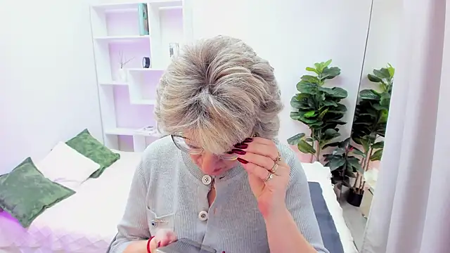 EvelynJoyful online show from 12/04/25, 05:06