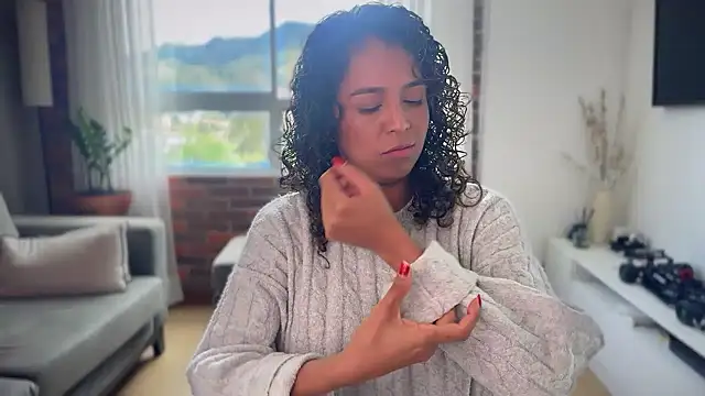 Snapshot of illaroom chatting on 01/27/25, 06:41 illaroom online show from 01/27/25, 06:41