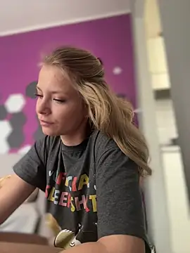 AnastasiaAniess online show from 03/19/25, 09:28