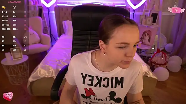 Snapshot of FoxyShy chatting on 03/05/25, 12:55 FoxyShy online show from 03/05/25, 12:55