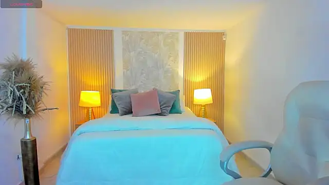 Sarah Stone  online show from 03/09/26, 08:24