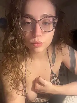 ladyturtle online show from 04/17/26, 10:13