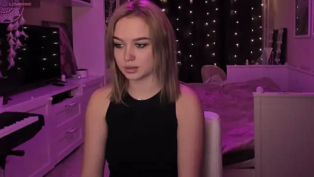 MaryDreaminess online show from 12/15/24, 04:04